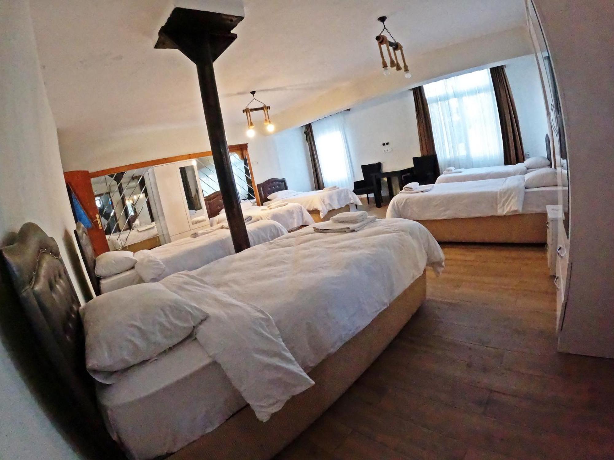 Atillas Getaway Selçuk Bilik gambar